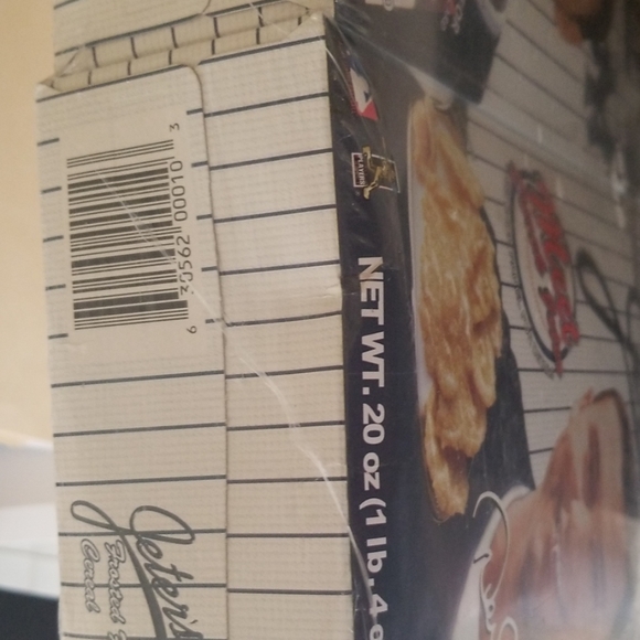 Derek Jeter collectable - Picture 8 of 8